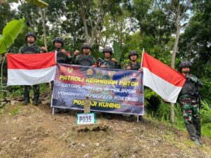 Menjaga Kedaulatan Negara, Satgas Pamtas Yonarmed 11 Kostrad Laksanakan Patroli Patok