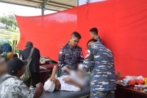 Satgas Pamtas Yonarmed 11 Kostrad Berpartisipasi Dalam Khitanan Massal Bersama Baznas, PPNI dan IDI