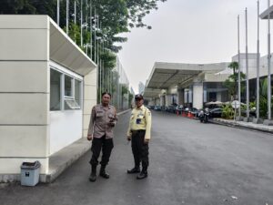 Patroli Sore Hari 1053 Samapta Polsek Metro Tanah Abang Dan Sambangi Security Pintu Keluar JCC Senayan