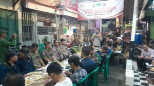 Ngopi Kamtibmas Polsek Johar Baru Bersama Tiga Pilar dan Warga di Pos RW 01 Kampung Rawa