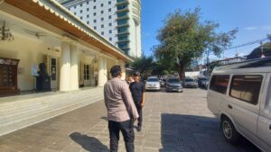 Personil Patmor Polsek Kunjungi Satpam Gedung Joang 45 Berikan Imbauan Humanis