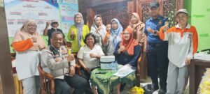 Peduli Kesehatan Bhabinkamtibmas Kelurahan Mangga Dua Selatan Bersama Puskesmas Dan Kader PKK RW. 011