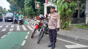 Team Patmor Polsek Metro Menteng Melaksanakan Pengaturan Lalu Lintas Pagi Hari
