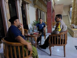 Bhabinkamtibmas Kelurahan Sumur Batu Melaksanakan Kegiatan Sambang Dan Patroli Dialogis