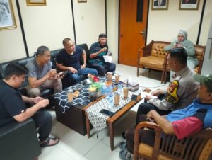 Bhabinkamtibmas Sambangi FKDM Berikan Imbauan Kamtibmas