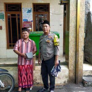 Bhabinkamtibmas Sholat Jumat Bersama Dan Silahturahmi Dengan LMK RW 01 Galur.