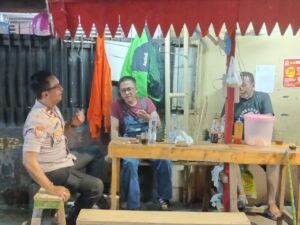 Bhabinkamtibmas Kelurahan Kampung Rawa Sambang Wilayah Interaksi dan Komunikasi Sosial Dengan Warga