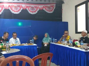 Bhabinkamtibmas Kampung Rawa Bersama Tiga Pilar Menghadiri Pertemuan Rutin Pengurus RT dan RW