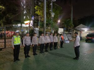 Kapolsubsektor Mangga Dua Selatan pimpin Apel Oprasi Cipta Kondisi Malam Hari