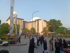 Kapolsek Sawah Besar Pimpin Apel Pengamanan Peringatan Maulid Nabi Muhammad SAW Di Halaman Masjid Istiqlal