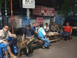 Bhabinkamtibmas Kelurahan Karang Anyar Sambang Pos Singgah RW. 09