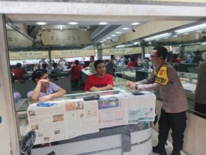 Patroli Wilayah Bhabinkamtibmas Kampung Rawa Pemantauan Pasar Gembrong Sambang Toko Emas