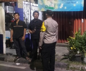 Bhabinkamtibmas Johar Baru Patroli Dialogis dan Sambang Ke Pos Kamling