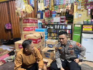 Patroli Pagi Hari Anggota Patroli Polsek Johar Baru Sambang dan Imbauan Kepada Pedagang.