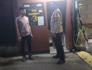 Bhabinkamtibmas Kelurahan Johar Baru Sambang Komplek Perumahan Warga