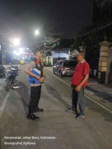 Bhabinkamtibmas Kelurahan Kampung Rawa Sambang Wilayah Interaksi dan Komunikasi Sosial Dengan Warga