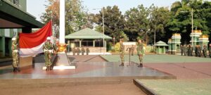 Prajurit Kodim 0505/JT dan PNS Melaksanakan Upacara Bendera 17-an.