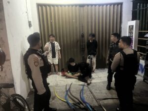 Polisi tangkap pelaku tawuran, empat remaja berikut senjata tajam diamankan