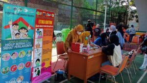 Bhabinkamtibmas Pemantauan Giat Pemeriksaan Kesehatan Di RPTRA Gondangdia