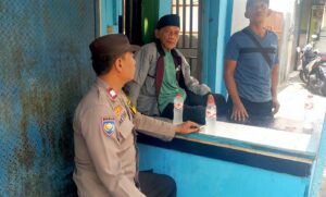 Patroli Dialogis Bhabinkamtibmas Kelurahan Galur Sambang ke Tokoh Masyarakat dan Warga RW 04