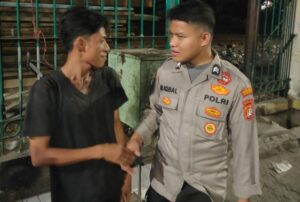 Patroli Malam Hari Anggota Patroli Polsek Johar Baru Sambang Dialogis dan Imbauan kepada Warga