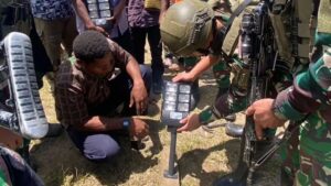 Program Papua Terang dari Satgas Yonif 432 Kostrad Untuk Warga Distrik Mbua