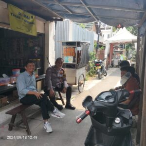 Bhabinkamtibmas Kelurahan Menteng Sambang Lingkungan Warga Rw 06