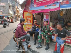 Sinergitas TNI-Polri Patroli dan Sambang Warga di Wilayah RW 03 Kelurahan Kampung Rawa