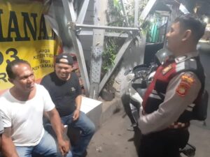 Patroli Dialogis Bripka Agung Jaga Keamanan Jelang Pilkada Damai 2024