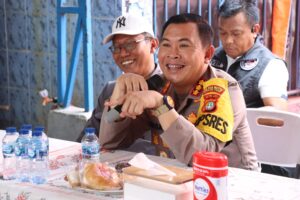 Jum’at Curhat Plus Kapolres Metro Jakarta Pusat Dalam Rangka Rangkaian Pelayanan Bulan Bakti Polri Presisi Bersama Warga di RW 01 Kelurahan Menteng Tenggulun