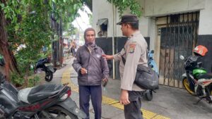 Unit Patko 1041 Polsek Metro Menteng Berikan Imbauan Juru Parkir Depan Kantor Pos