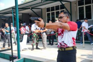 Pangkostrad Ikut Open Turnamen Lomba Menembak Piala Panglima TNI Meriahkan HUT Ke-79 TNI