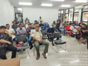 Bhabinkamtibmas Kelurahan Tanah Tinggi Bersama Tiga Pilar Menghadiri Pemilihan Ketua RW 04