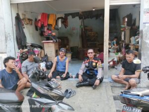 Bhabinkamtibmas Kelurahan Kampung Rawa Melaksanakan Kegiatan Patroli dan Sambang Dialogis