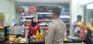 Kapolsubsektor Galur Patroli Dialogis dan Sambang Alfamart, Antisipasi Gangguan Kamtibmas