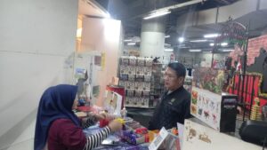 Kasubsi Publikasi Berkunjung Toko Mainan Untuk Berikan Imbauan Kamtibmas