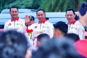 Ribuan Masyarakat Antusias Ikuti Panglima TNI Run 2024 di Monas