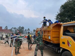 Aksi Nyata Yonif 330 Kostrad, Bantu Penanganan Pasca Bencana Gempa di Kertasari