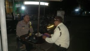 Bripka Faisal Sambang Dan Patroli Ke PD Pasar Kenari, Berikan Imbauan Kamtibmas Kepada Security