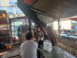 Bhabinkamtibmas Kebon Kacang Berikan Imbauan Kepada Ketua RW 07 Sama-Sama Menjaga Situasi Menjelang Pilkada