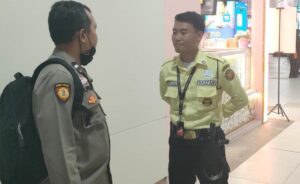 Patko 1051 Polsektro Tanah Abang Patroli Malam Hari Dan Berikan Imbauan Kepada Security MRT Dukuh Atas