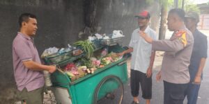 Bhabinkamtibmas Benhil Berikan Imbauan Ciptakan Kedamaian Menjelang Pilkada Kepada Warga RW 04