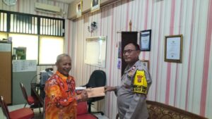 Sambang Dialogis Bhabinkamtibmas Johar Baru Silahturahmi Dengan Kepala Sekolah SMP Negeri 76 Jakarta.