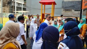 Kanit Binmas Bersama Bhabinkamtibmas Dan Tiga Pilar Monitoring Kegiatan Safari Kampanye Gerakan Memasyarakatkan Gemar Makan Ikan