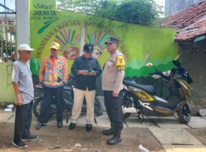 Menjelang Pilkada 2024, Anggota Binmas Polsek Johar Baru Tingkatkan Sambang Dengan Tokoh Masyarkat