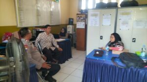 Sambang Dialogis Bhabinkamtibmas Johar Baru Silahturahmi Dengan Kepala Sekolah SMP PGRI 25 Jakarta