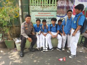 Cegah Kenakalan Remaja, Bhabinkamtibmas Kebon Kacang Berikan Imbauan Kepada Siswa SMPN AL Ihsan