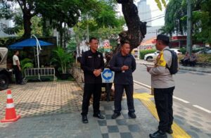 Menjelang Pilkada Binmas Gondangdia Patroli Di Restoran Plataran