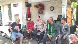 Menjelang Pilkada Bhabinkamtibmas Menteng Patroli Satkamling Rt 01