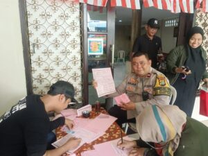 Bhabinkamtibmas Petamburan Bakti Sosial Peduli Sesama Dengan Donor Darah
